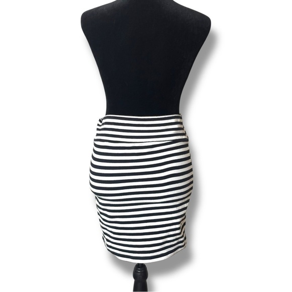 Black and White Contrasting Stripes High Waist Bodycon Mini Pencil Skirt - Picture 6 of 15